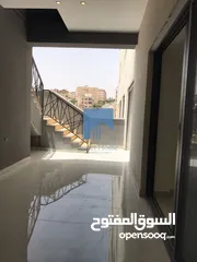  23 شقة فاخرة للبيع في الكرسي - خلف إدارة السير 165م مع ترس 25م تشطيب سوبر ديلوكس لم تسكن