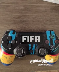  2 سيدي ماينكرافت+هدية يد بلايستيشن فور كوبي(هدية مع السيدي) للبيع فقط ب14د