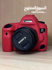  1 5d mark4   بحاله جيده جدا مع بطاريتين وشاحن اصلي  الكاميرا بودي او مع عدسة  85mmf1.8