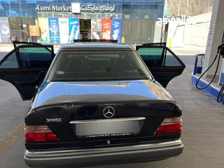  13 مرسيدس 300SEL