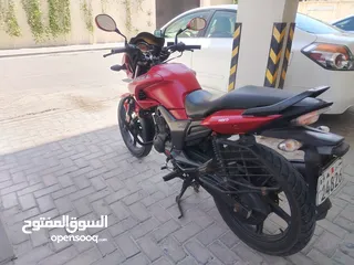  4 هيرو دراجة نارية