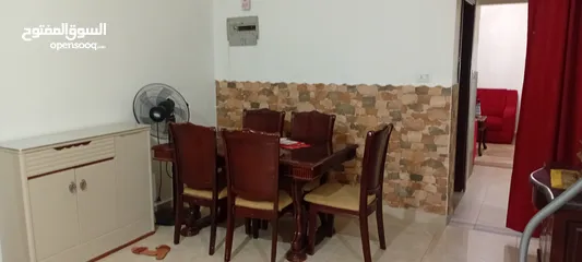  1 للايجار شقه مفروش ثلاثه نوم ثلاث حمامات صاله وصالون وبلكونه طابق اول مطله يوجد مصعد وحارس عماره هاد