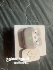  2 سماعات لنيفيو جديد لم تستخدم ابدا  و سماعات الابيض مستخدام اشي بسيط