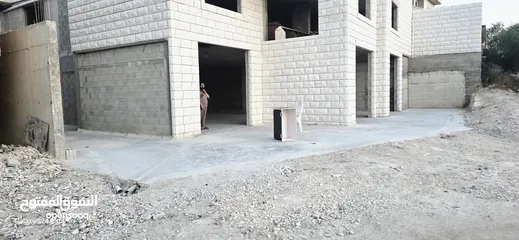  8 مخازن للايجار