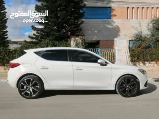  6 سيات ليون اتوماتيك