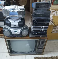  1 تلفزيون قديم شغال