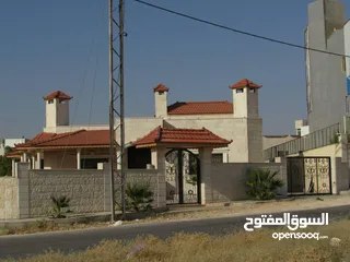  13 فيلا مميزه في منجا قرب طريق عمان مادبا