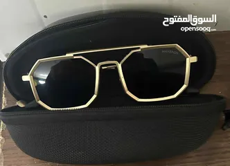  2 نظارات شمسية بتصميم عصري يعكس ذوقك الرفيع، بعدسات عالية الجودة تحجب %100 من أشعة UVA وUVB