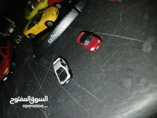 3 مجسمات سيارات حجم صغير من اليابان