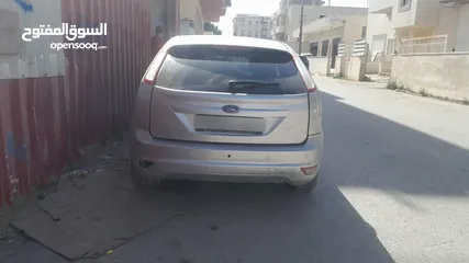  1 فورد فوكس  2009 جير عادي  مكيف بارد سخن شغال  اقتصادية  قوية  واسعة  تخلوا من اي قص عرضي او طولي