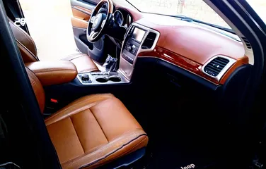  12 جيب جراند شيروكي موديل 2011 فحص كامل فل كامل أعلى صنف بالاضافات اوفر لاند بحالة الوكالة.