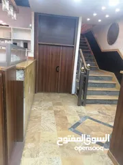  4 مطعم جاهز بمعداته للضمان بموقع حيوي في منطقة الجبيهة لعدم التفرغ لإدارة المطعم
