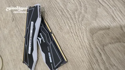  2 ram 16gb رامات بحالة الوكالة 16 قيقا 5200 هرتز  5200MHz cl40 نظيفة لون اسود مع لمبات rgbcl40
