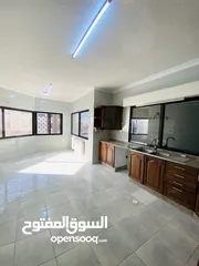  7 شقة بالرابية طابق ثالث 180م2 فارغة 3 غرف نوم (1) ماستر 3 حمامات إطلالة مميزة.