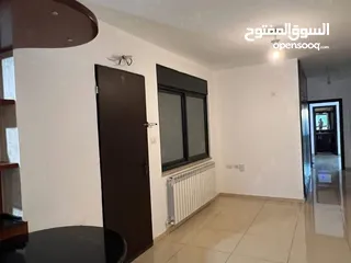  1 شقه فارغة للايجار في عين منجد قريبه من اشاره  خمس نجوم