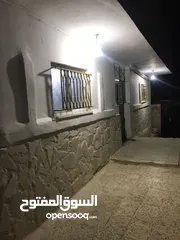  9 منزل طابقين مستقل للبيع   في منطقة الزرقاء جبل الامير حسن خلف مسجد سعد بن معاذ