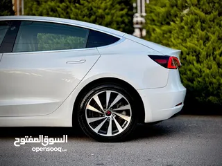  9 سياره تيسلا موديل 3 ستاندر بلص السياره بصلاه ع النبي مو ناقصها شي وما رح قصر مع الشرا وقابل للتفاوض