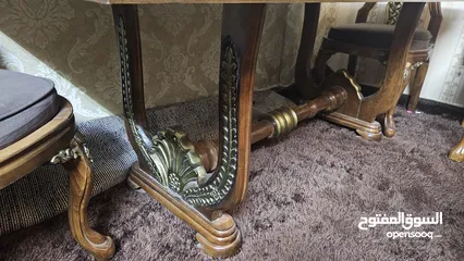  7 اعلان بيع طاولة سفرة مع 6 كراسي بحالة ممتازة، حفر يدوي خشب زان