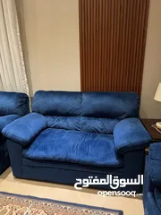  4 طقمين كنب آشلي Ashley لون كحلي بحالة جيدة مع بعض الملاحظات – سعر مميز