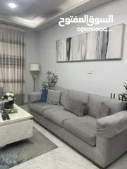  5 للبيع طقم كنب غرفة معيشة بحالة ممتازة