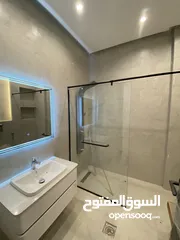  15 شقة فاخرة شبة ارضي 250 متر داخلي و 200 خارجي اعلى من مستوى الشارع في النخيل 4 غرف نوم 2 ماستر مميز
