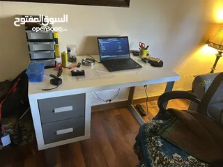 2 طاولة من ikea بحالة ممتازة
