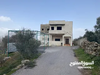  3 منزل للبيع في مدينة اربد /بني كنانة / حبراص بالقرب من مدرسة حبراص الثانوية للبنات