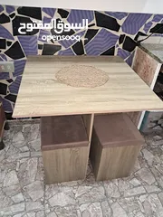  1 موجود خزانه مع مراي وطاوله مع اربع كراسي