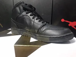  3 Nike Jordan 1 Mid Black