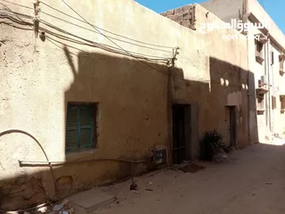  1 منزل عربي قديم مساحته حوالي 96 متر مربع  .  طرابلس  ،  قرجي قرب مدرسه التضامن الابتدائية الاعدادية ،