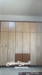  2 خزانه لاتيه خشب ثقيل  للبيع بحالة جيده جدا