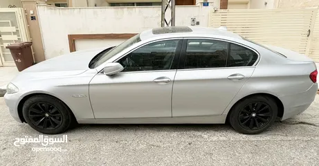  2 BMW 520i 2013