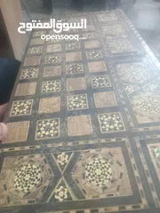  1 طاولة زهر تحفة للبيع مع شطرنج بنفس ا المستعجل