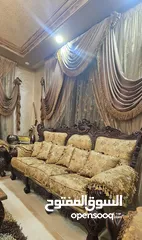  1 طقم صالون كامل للبيع : 9 مقاعد خشب زان مستورد بالإضافة  لطاولة سفرة خشب زان  8 مقاعد مع الستائر