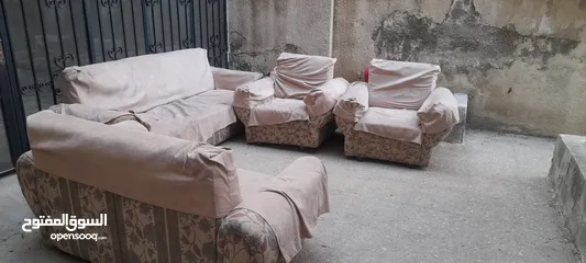  1 كنب للبيع مقابل لتفوض