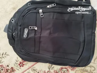  8 حقائب مدرسيه