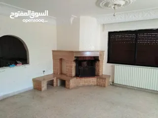  11 فيلا ثلاثة طوابق للبيع