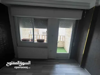  7 شقة فارغه للبيع منطقة البيادر