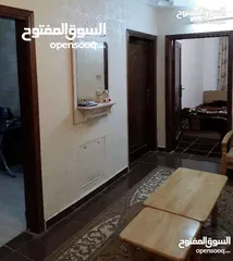  1 شقة مفروشة غرفتين و صالة مقابل البوابة الجنوبية لجامعة اليرموك