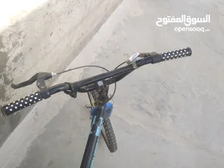  9 بسكلتين جنط 26وجنط20 شصي طويل استعمال 3اشهر