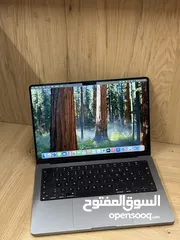  1 MacBook Pro 2023/ M3-Chip/ 8 RAM/ 512