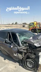  2 للبيع كامري فئة xse بحادث ينفع للقطع غيار او اذا حبيت تصلحه