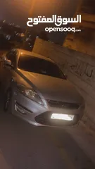  1 سيارة فورد مونديو