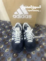  2 لون كحلي غامق Adidasاصلي ملبوس 4 ساعات فقط