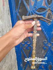  2 مطرقا قديمت من النحاس أصفر