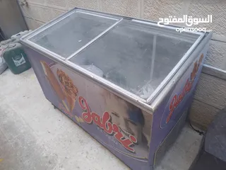  4 عدة مطعم مستعمل بحاله جيده للبيع بداعي السفر يوجد  متفرقات كثيره جاطات ستيل طناجر صواني ميزان