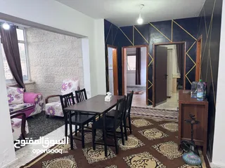  4 متوفر شاغر بداية  شهر 8  لبنت في  (غرفة برايفت) وشاغر في (غرفة مشتركة )-بالقرب من بنك فلسطين