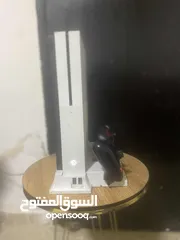  2 اكس بكس ون  1T مع يدين قاعدتت شحن  وبطارية شحن