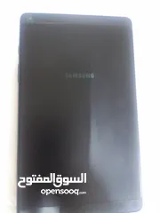  2 جهاز لوحي (تابلت) من سامسونج، وتحديدًا من سلسلة Samsung Galaxy Tab.