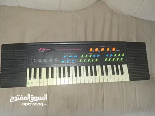  1 اوركن Mles ( Miles Elcotronic keyboar)  مستخدم  مع الكرتونة بحالة ممتازة للبيع